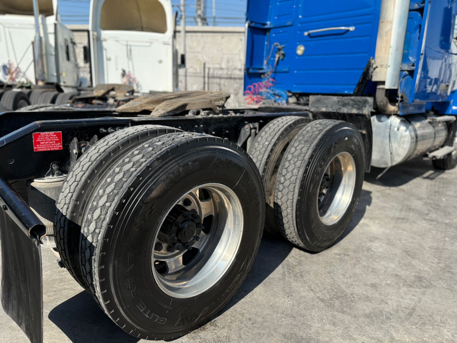 Volvo VNL  64T